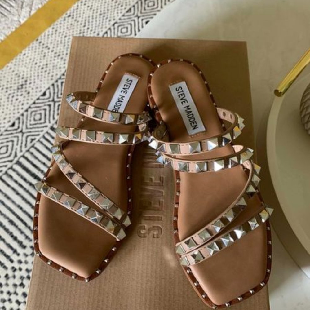 Steve Madden Skyler Tan Studded Sandals Size 5.5.